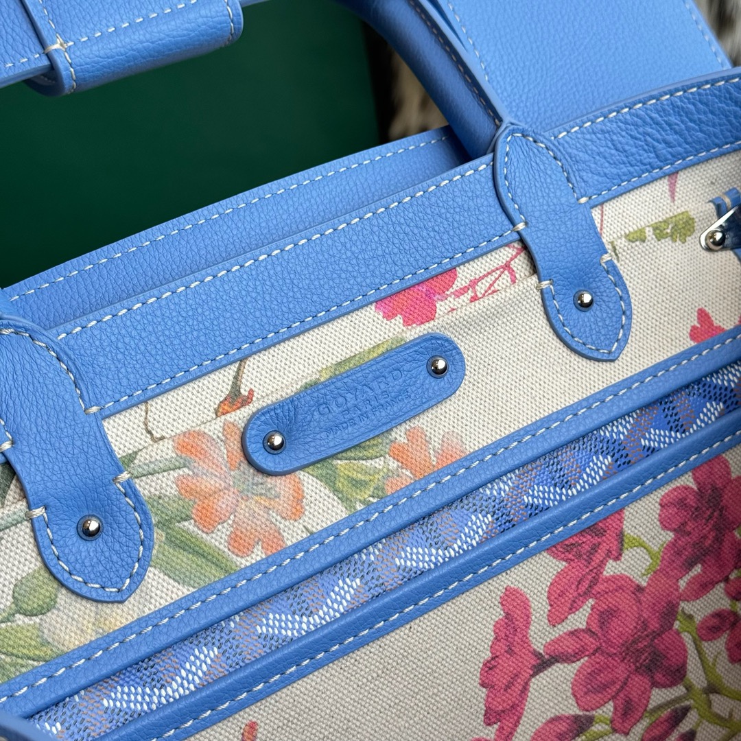 Spring and summer limited edition flower style ~ Goyard Goya counter latest version upgraded version new color 🤩 Saigon Gongmu Available in two unique GOYARDINE canvas colors inspired by the vibrant hues of linen flowers: Iris Purple and Rose Pink - Image 13