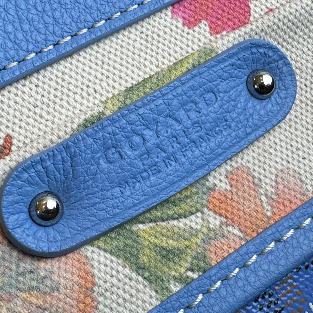 Spring and summer limited edition flower style ~ Goyard Goya counter latest version upgraded version new color 🤩 Saigon Gongmu Available in two unique GOYARDINE canvas colors inspired by the vibrant hues of linen flowers: Iris Purple and Rose Pink - Image 14