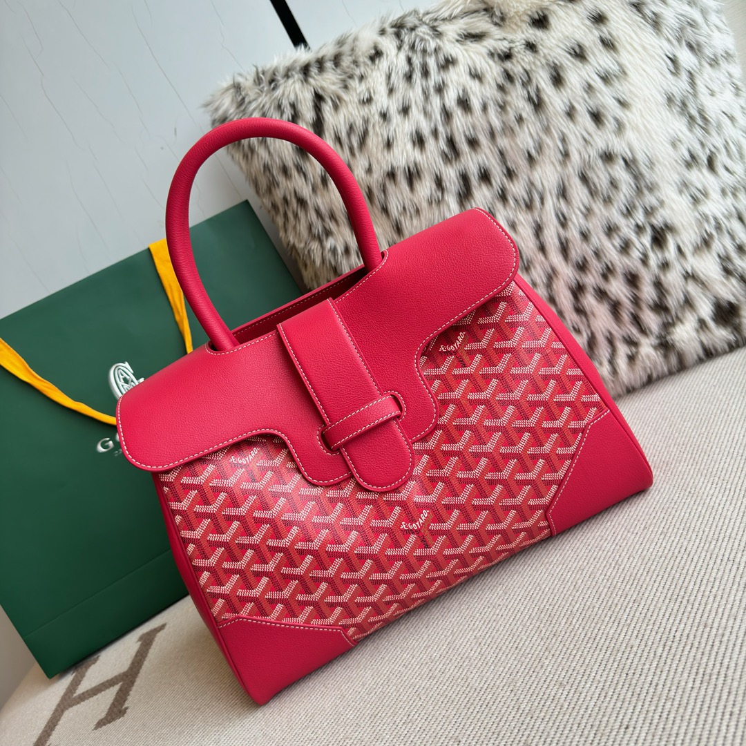 Spring and summer limited edition flower style ~ Goyard Goya counter latest version upgraded version new color 🤩 Saigon Gongmu Available in two unique GOYARDINE canvas colors inspired by the vibrant hues of linen flowers: Iris Purple and Rose Pink