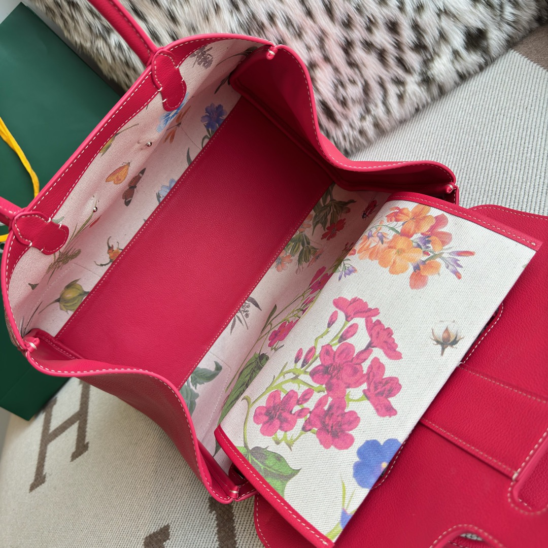Spring and summer limited edition flower style ~ Goyard Goya counter latest version upgraded version new color 🤩 Saigon Gongmu Available in two unique GOYARDINE canvas colors inspired by the vibrant hues of linen flowers: Iris Purple and Rose Pink - Image 5
