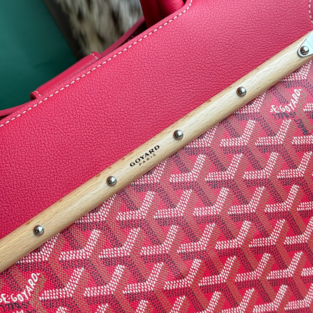 Spring and summer limited edition flower style ~ Goyard Goya counter latest version upgraded version new color 🤩 Saigon Gongmu Available in two unique GOYARDINE canvas colors inspired by the vibrant hues of linen flowers: Iris Purple and Rose Pink - Image 9
