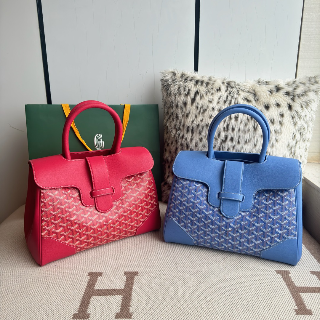 Spring and summer limited edition flower style ~ Goyard Goya counter latest version upgraded version new color 🤩 Saigon Gongmu Available in two unique GOYARDINE canvas colors inspired by the vibrant hues of linen flowers: Iris Purple and Rose Pink - Image 14