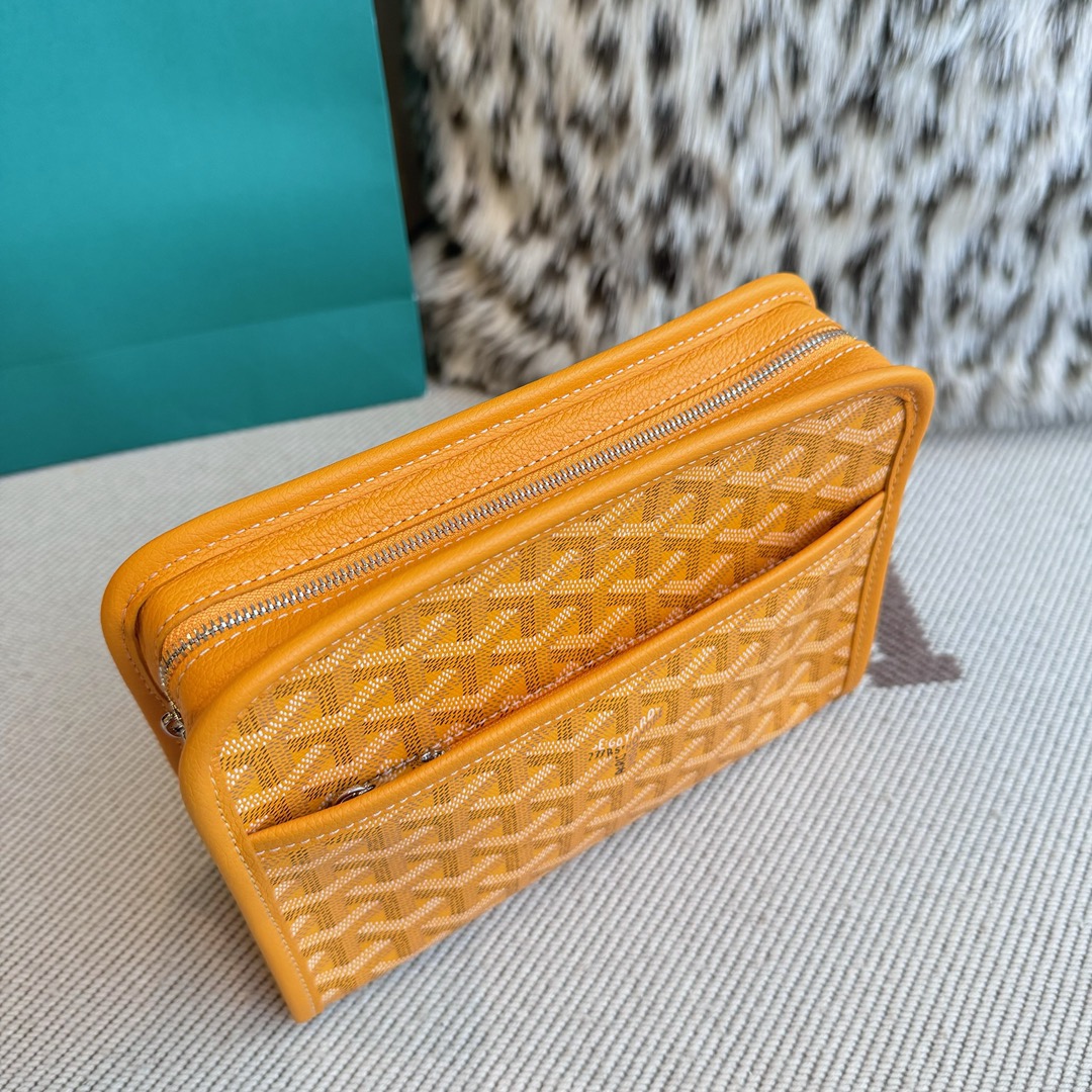 Goyard Goya clutch bag toiletry bag There is also a small zipper bag on the front that can hold some small odds and ends - Image 3