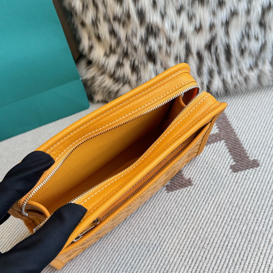 Goyard Goya clutch bag toiletry bag There is also a small zipper bag on the front that can hold some small odds and ends - Image 4