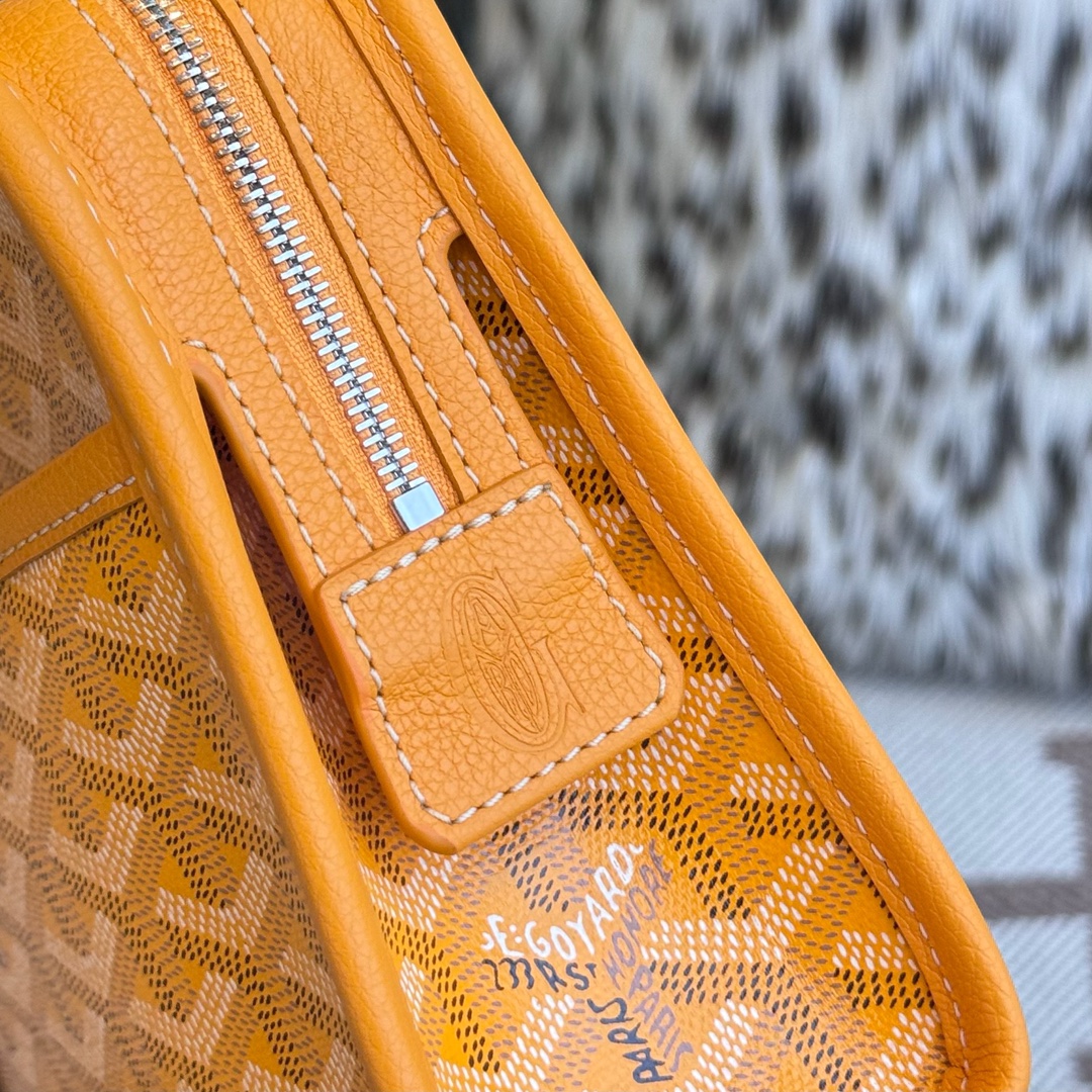 Goyard Goya clutch bag toiletry bag There is also a small zipper bag on the front that can hold some small odds and ends - Image 8