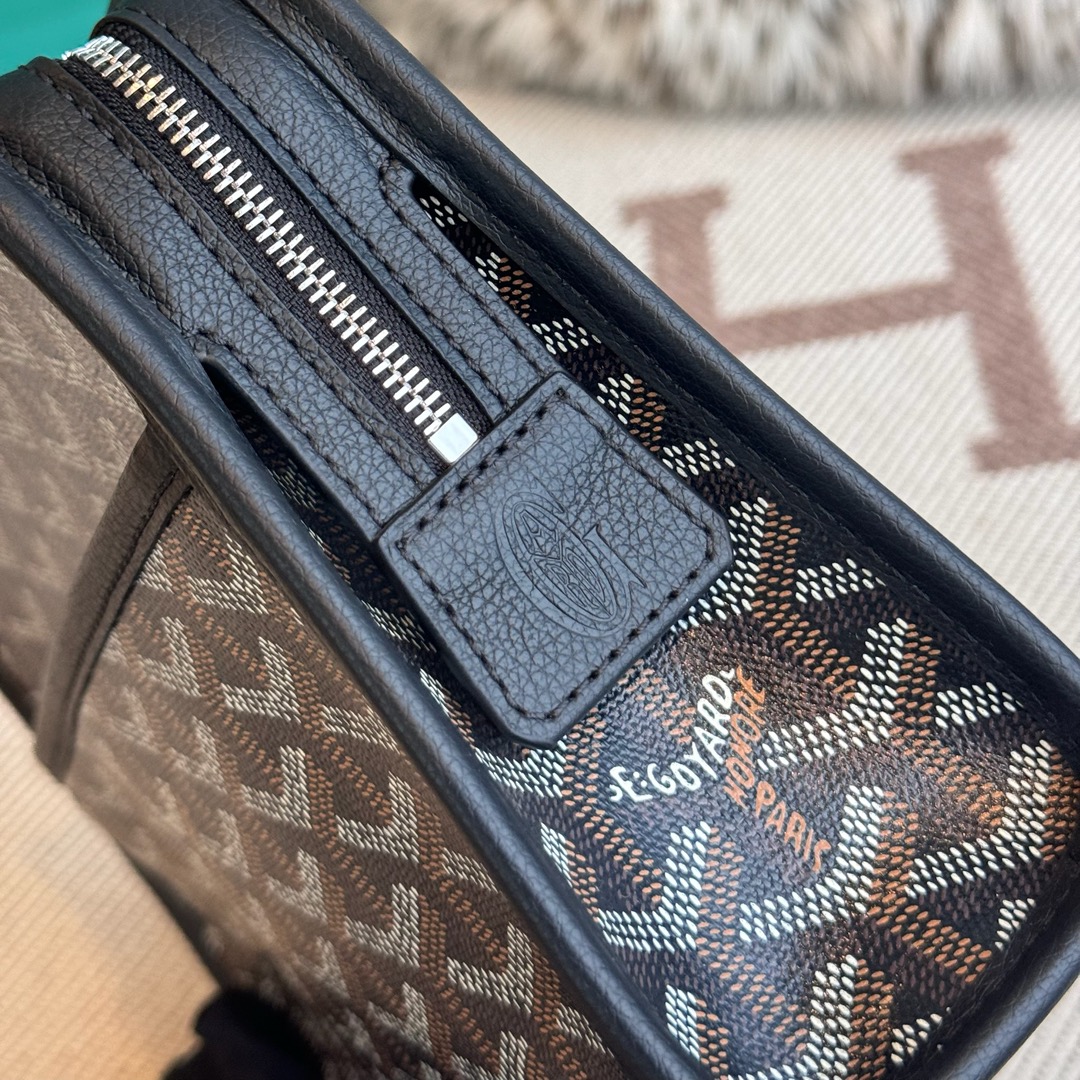 Goyard Goya clutch bag toiletry bag There is also a small zipper bag on the front that can hold some small odds and ends - Image 8