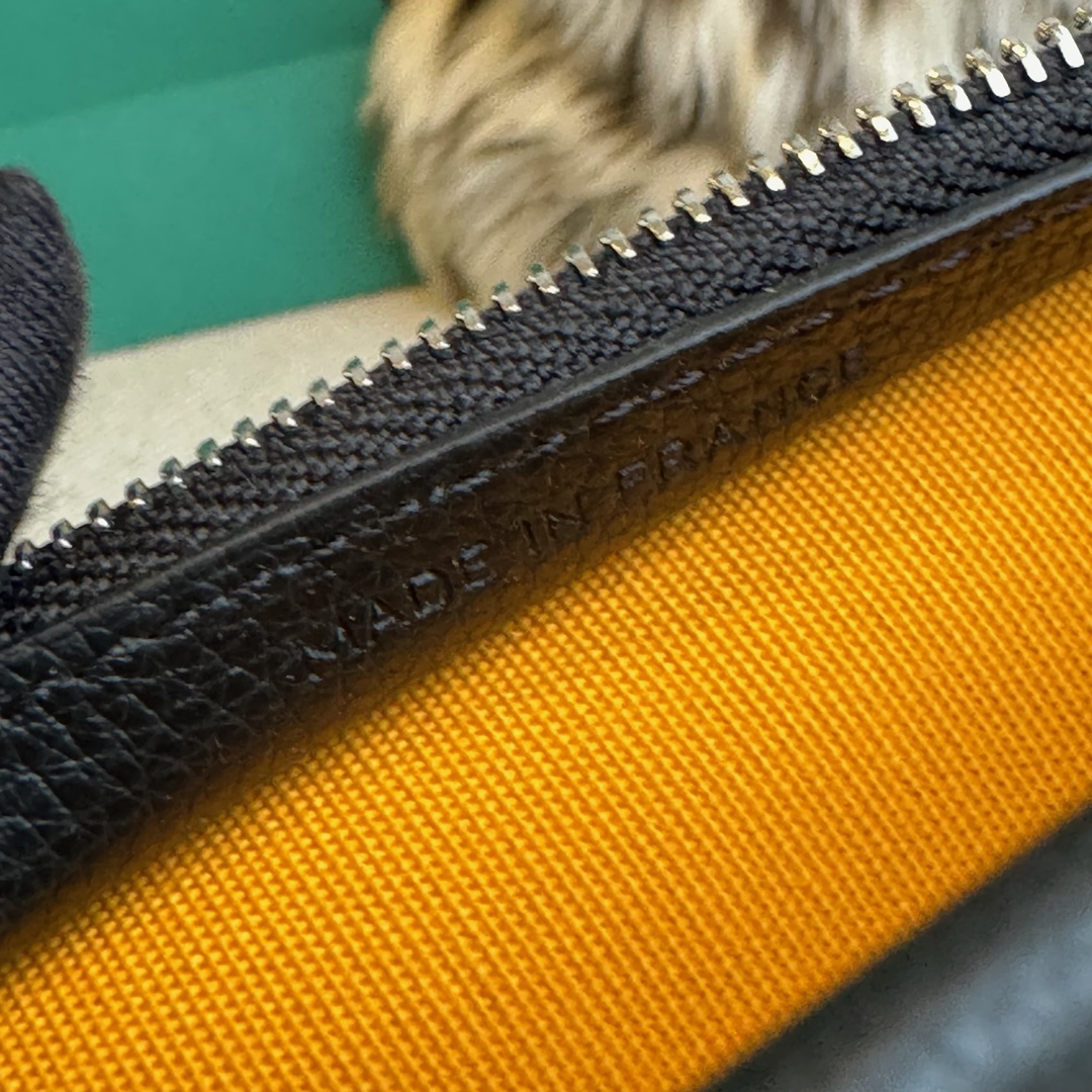 Goyard Goya clutch bag toiletry bag There is also a small zipper bag on the front that can hold some small odds and ends - Image 9