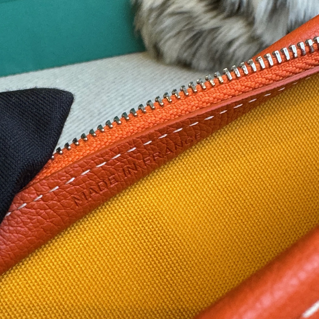 Goyard Goya clutch bag toiletry bag There is also a small zipper bag on the front that can hold some small odds and ends - Image 9