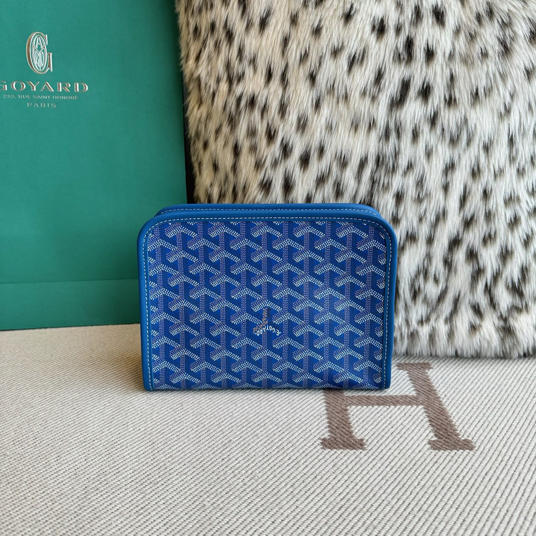 Goyard Goya clutch bag toiletry bag There is also a small zipper bag on the front that can hold some small odds and ends - Image 2