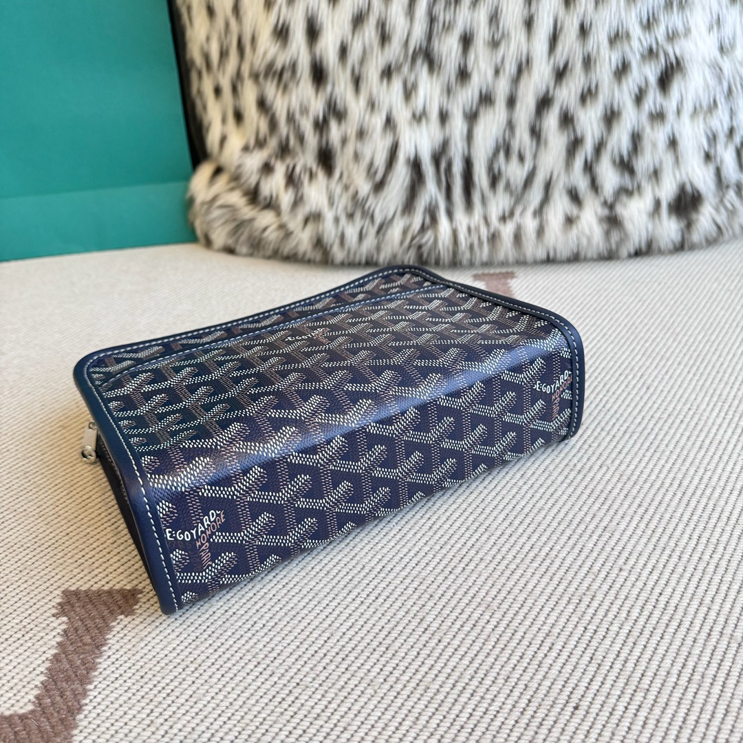 Goyard Goya clutch bag toiletry bag There is also a small zipper bag on the front that can hold some small odds and ends - Image 5