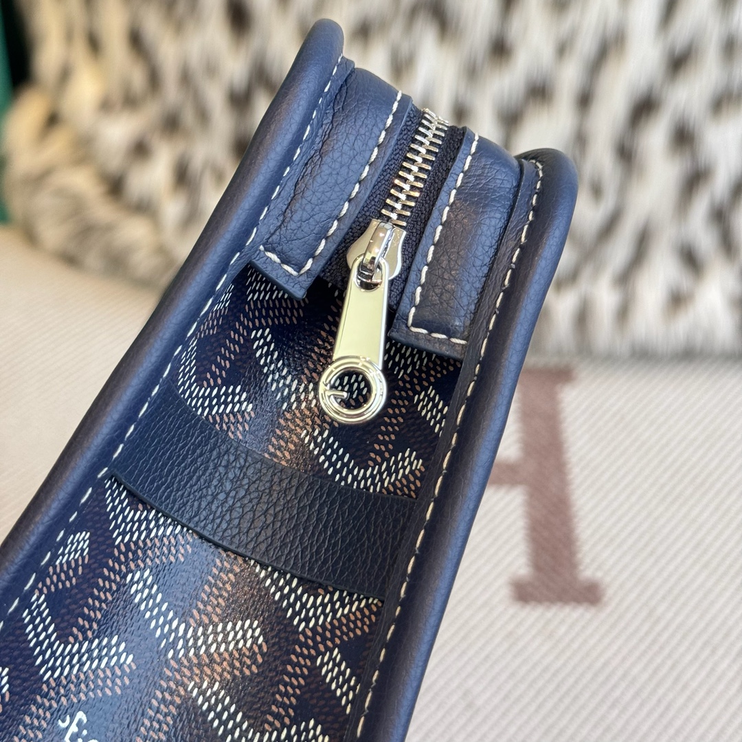 Goyard Goya clutch bag toiletry bag There is also a small zipper bag on the front that can hold some small odds and ends - Image 7