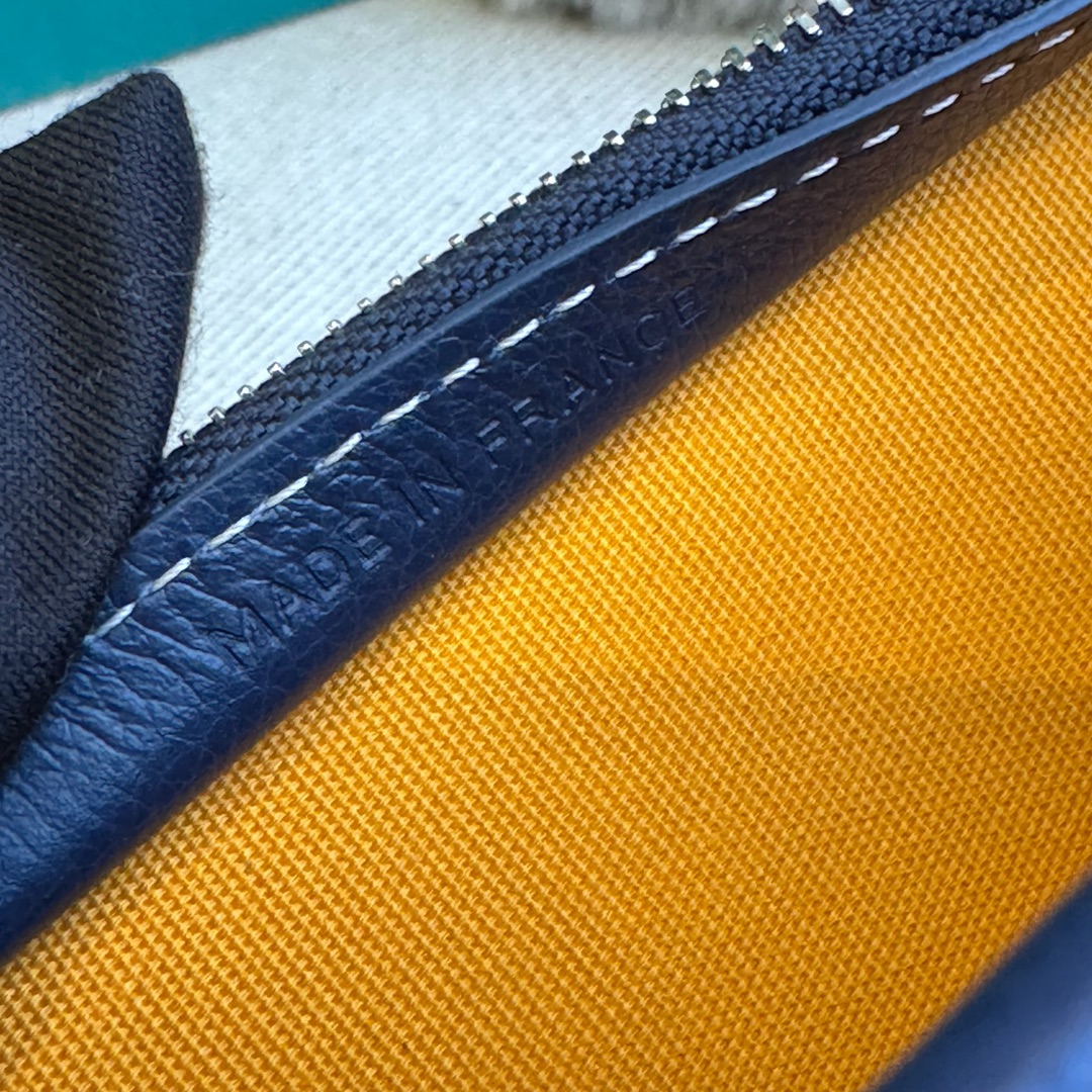 Goyard Goya clutch bag toiletry bag There is also a small zipper bag on the front that can hold some small odds and ends - Image 9