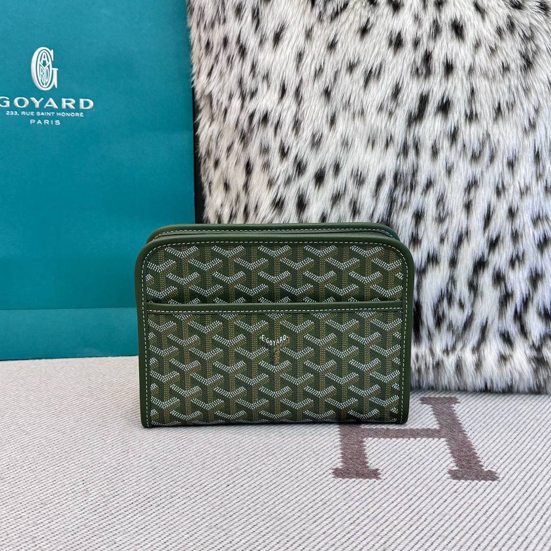 Goyard Goya clutch bag toiletry bag There is also a small zipper bag on the front that can hold some small odds and ends