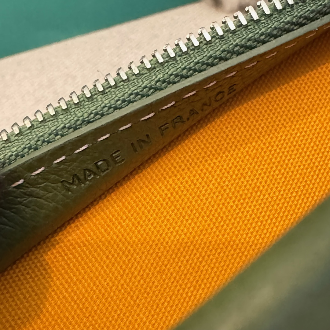Goyard Goya clutch bag toiletry bag There is also a small zipper bag on the front that can hold some small odds and ends - Image 9