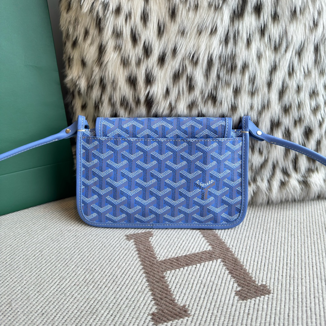 Spring and summer limited edition flower style ~ Goyard Goya plumet envelope bag Goyard Goya counter latest version upgraded version new color 🤩 flip messenger bag shoulder slant Available in two unique GOYARDINE canvas colors inspired by the vibrant hues of linen flowers: Iris Purple and Rose Pink - Image 2