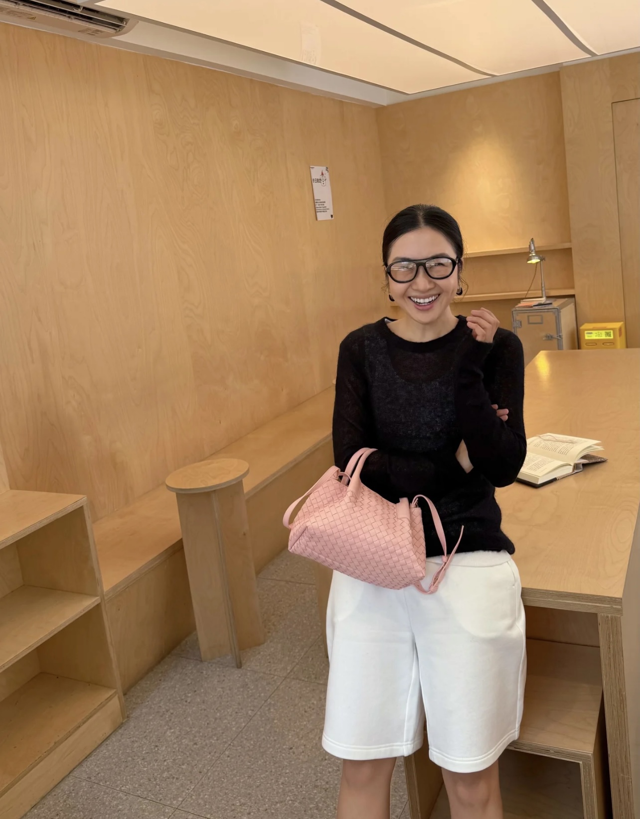 B.V. 🆕 Early Spring 2025 Pinacoteca Tote – Small The newly introduced Pinacoteca tote features a reversible double-sided design. One side is crafted from classic Intrecciato woven calf leather, while the reverse side is finished in soft, refined suede. - Image 20