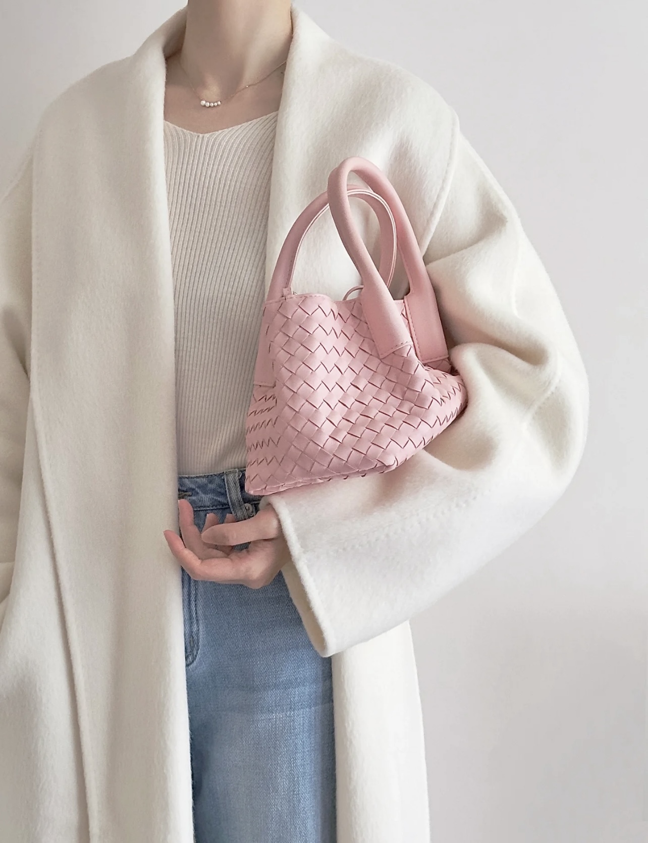B.V. 🆕 Early Spring 2025 Pinacoteca Tote – Small The newly introduced Pinacoteca tote features a reversible double-sided design. One side is crafted from classic Intrecciato woven calf leather, while the reverse side is finished in soft, refined suede. - Image 26
