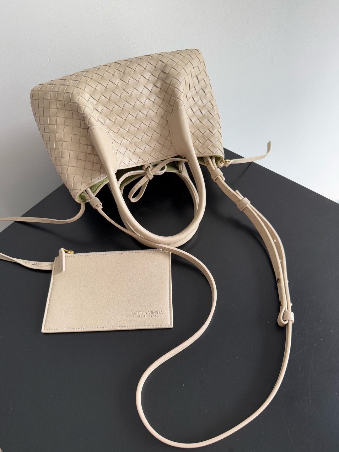 B.V. π Early Spring 2025 Pinacoteca Tote β Small The newly introduced Pinacoteca tote features a reversible double-sided design. One side is crafted from classic Intrecciato woven calf leather, while the other side is finished in soft, refined suede. - Image 3