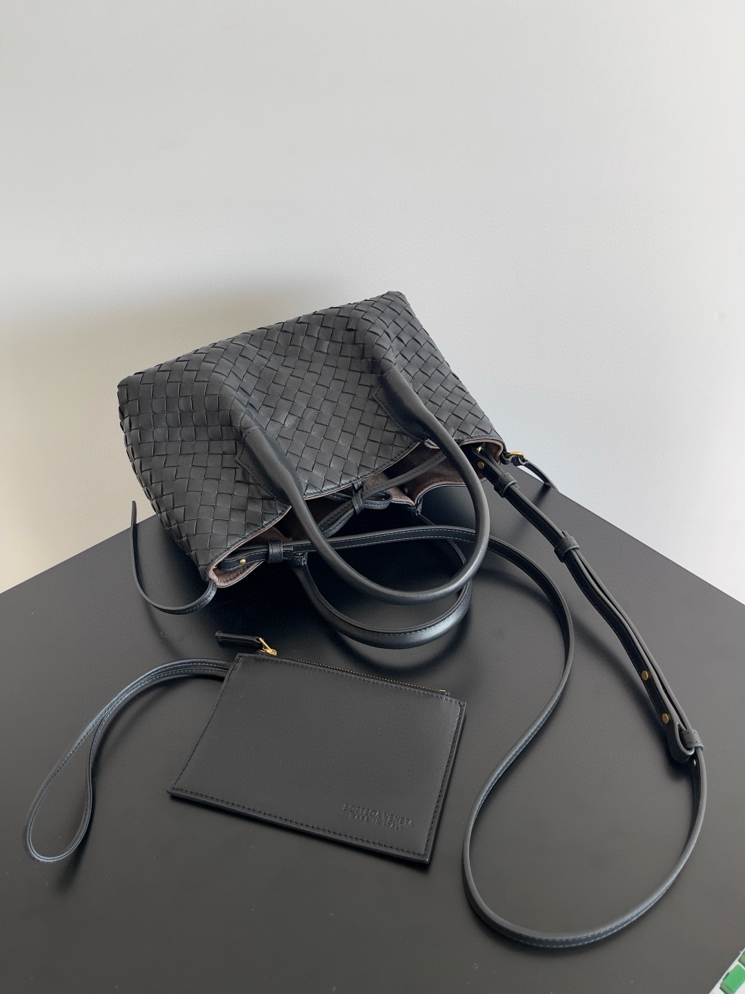 B.V. π Early Spring 2025 Pinacoteca Tote β Small The newly introduced Pinacoteca tote features a reversible double-sided design. One side is crafted from classic Intrecciato woven calf leather, while the reverse side is finished in soft, refined suede. - Image 3