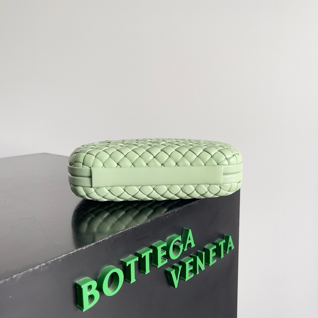 BV Knot plain evening clutch Classic braiding with metal rope twist buckle - Image 4