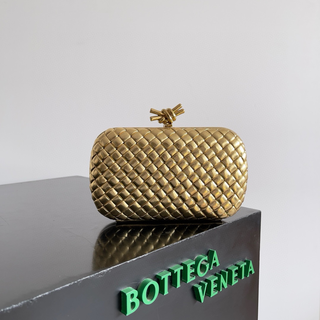 BV Knot plain evening clutch Classic braiding with metal rope twist buckle