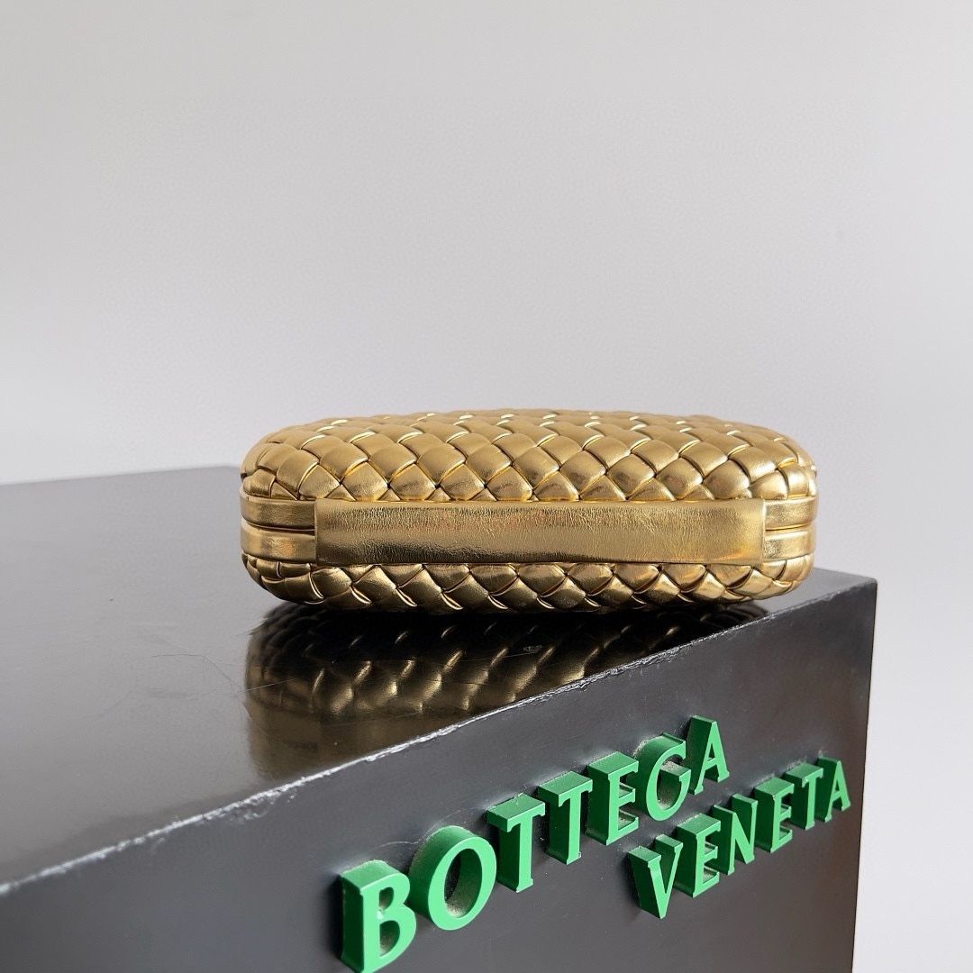BV Knot plain evening clutch Classic braiding with metal rope twist buckle - Image 4