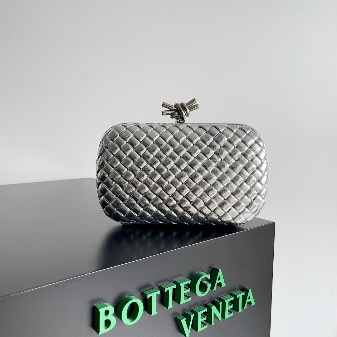 BV Knot plain evening clutch Classic braiding with metal rope twist buckle