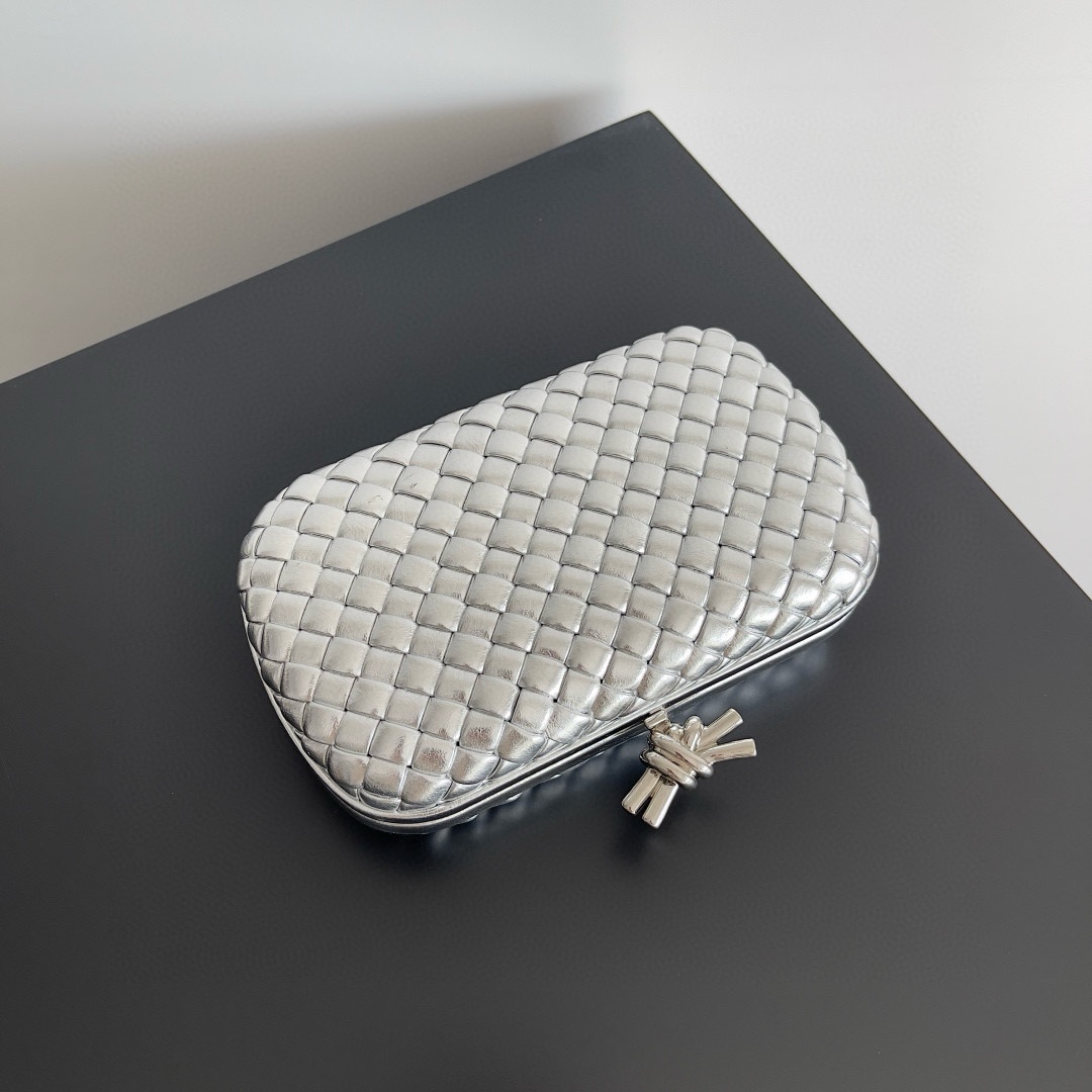 BV Knot plain evening clutch Classic braiding with metal rope twist buckle - Image 2