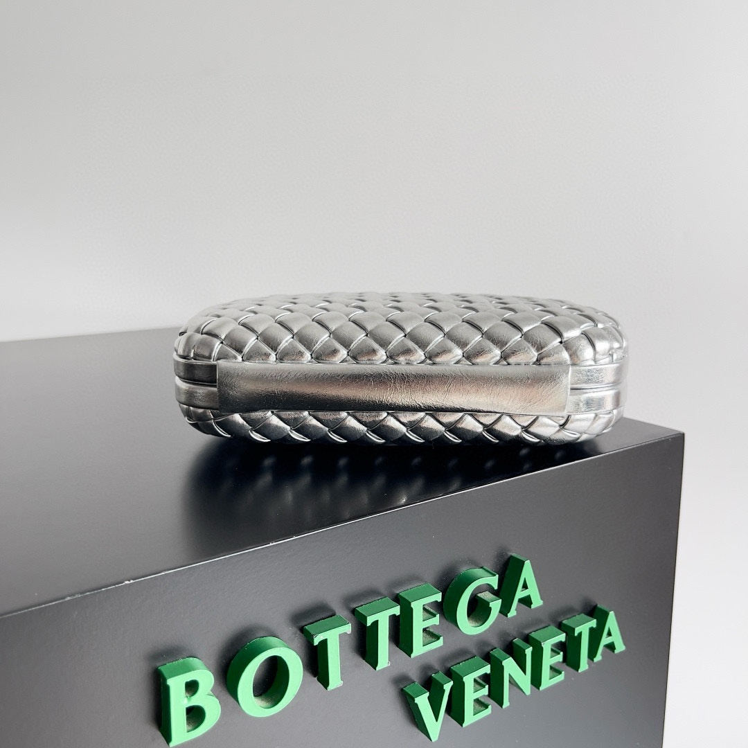 BV Knot plain evening clutch Classic braiding with metal rope twist buckle - Image 4