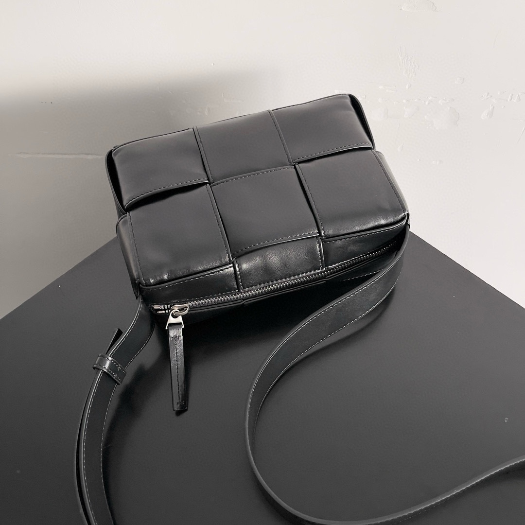 BV new Arco camera bag small size The retro style of the classic woven oil wax leather is really amazing - Image 2