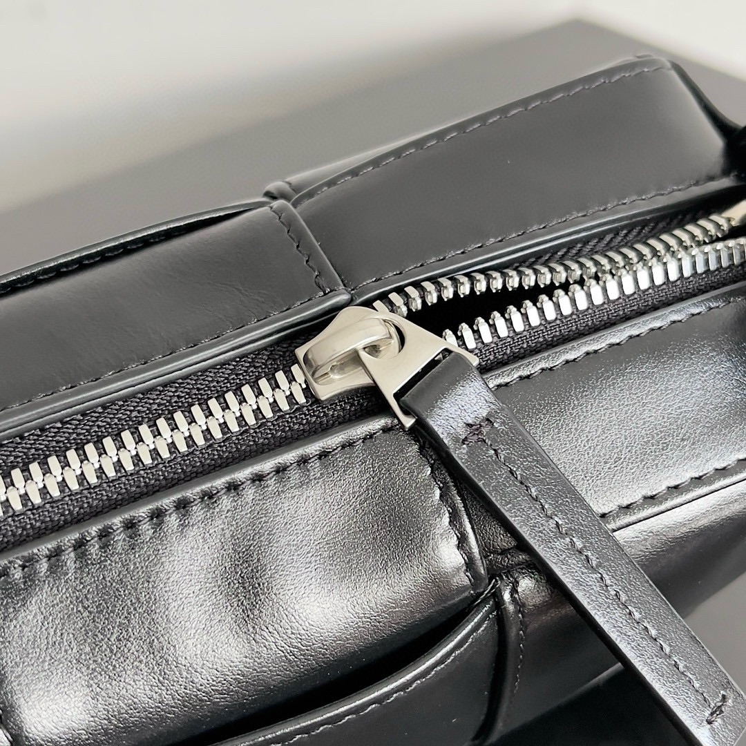 BV new Arco camera bag small size The retro style of the classic woven oil wax leather is really amazing - Image 6