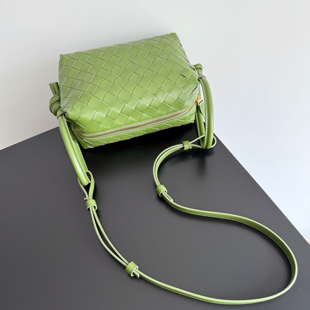 B.V. π New Loop Cross Camera Bag β Small An upgraded version of the classic Loop camera bag, featuring a detachable shoulder strap and convenient top handles on both sides, allowing for more versatile ways to carry and style the bag. - Image 2