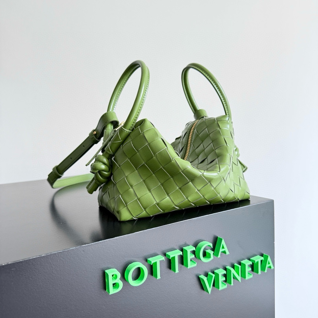 B.V. π New Loop Cross Camera Bag β Small An upgraded version of the classic Loop camera bag, featuring a detachable shoulder strap and convenient top handles on both sides, allowing for more versatile ways to carry and style the bag. - Image 3