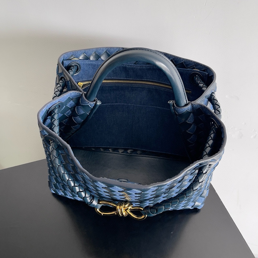 B.V. 🆕 Popular New Andiamo Denim & Leather Bag – Medium This piece offers a fresh interpretation of the iconic Intrecciato weaving technique, showcasing the exceptional craftsmanship of Italian ateliers. “Andiamo” means “Let’s go” in Italian, paying tribute to a spirit of adventure and travel while expressing the idea of craftsmanship in motion. - Image 6
