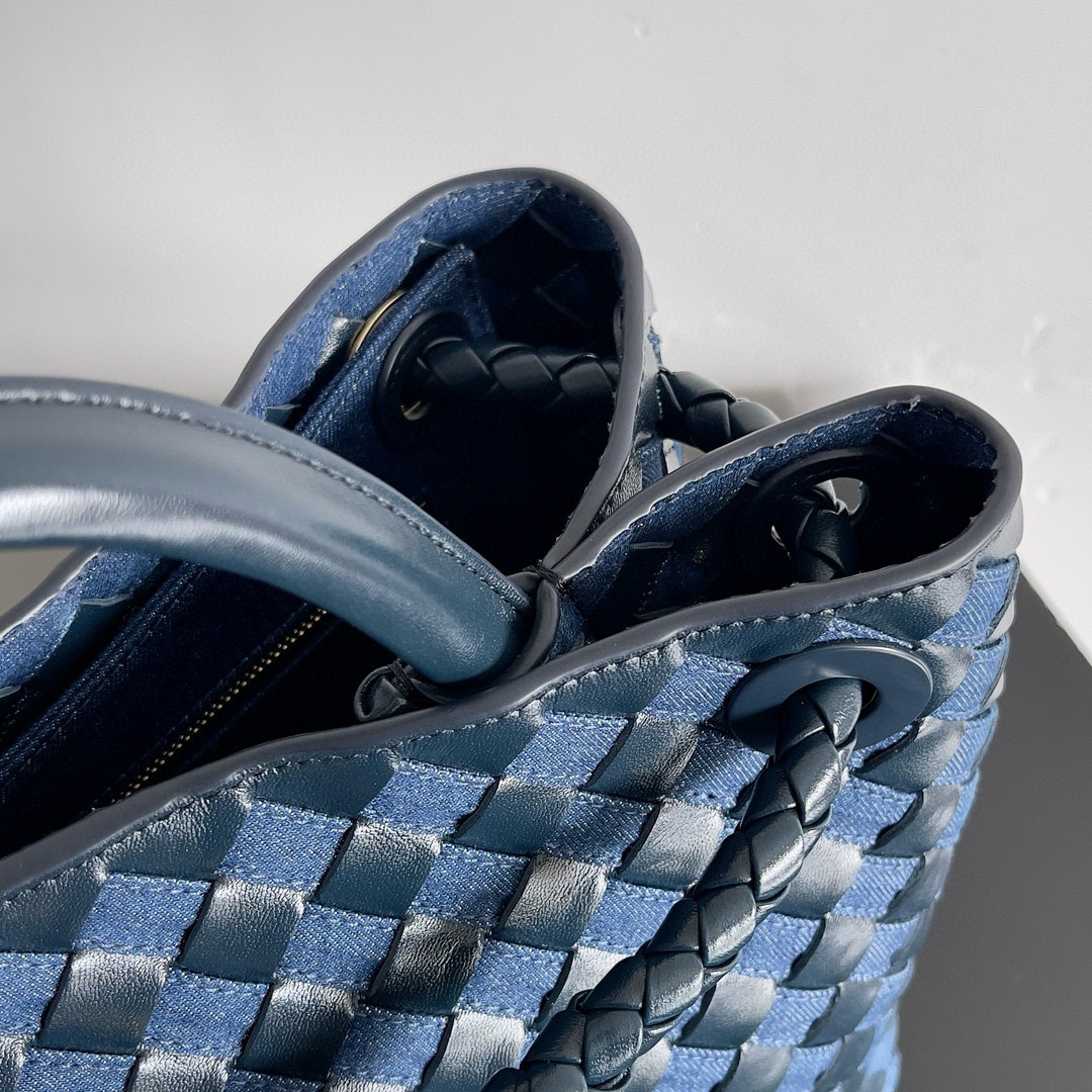 B.V. 🆕 Popular New Andiamo Denim & Leather Bag – Medium This piece offers a fresh interpretation of the iconic Intrecciato weaving technique, showcasing the exceptional craftsmanship of Italian ateliers. “Andiamo” means “Let’s go” in Italian, paying tribute to a spirit of adventure and travel while expressing the idea of craftsmanship in motion. - Image 9