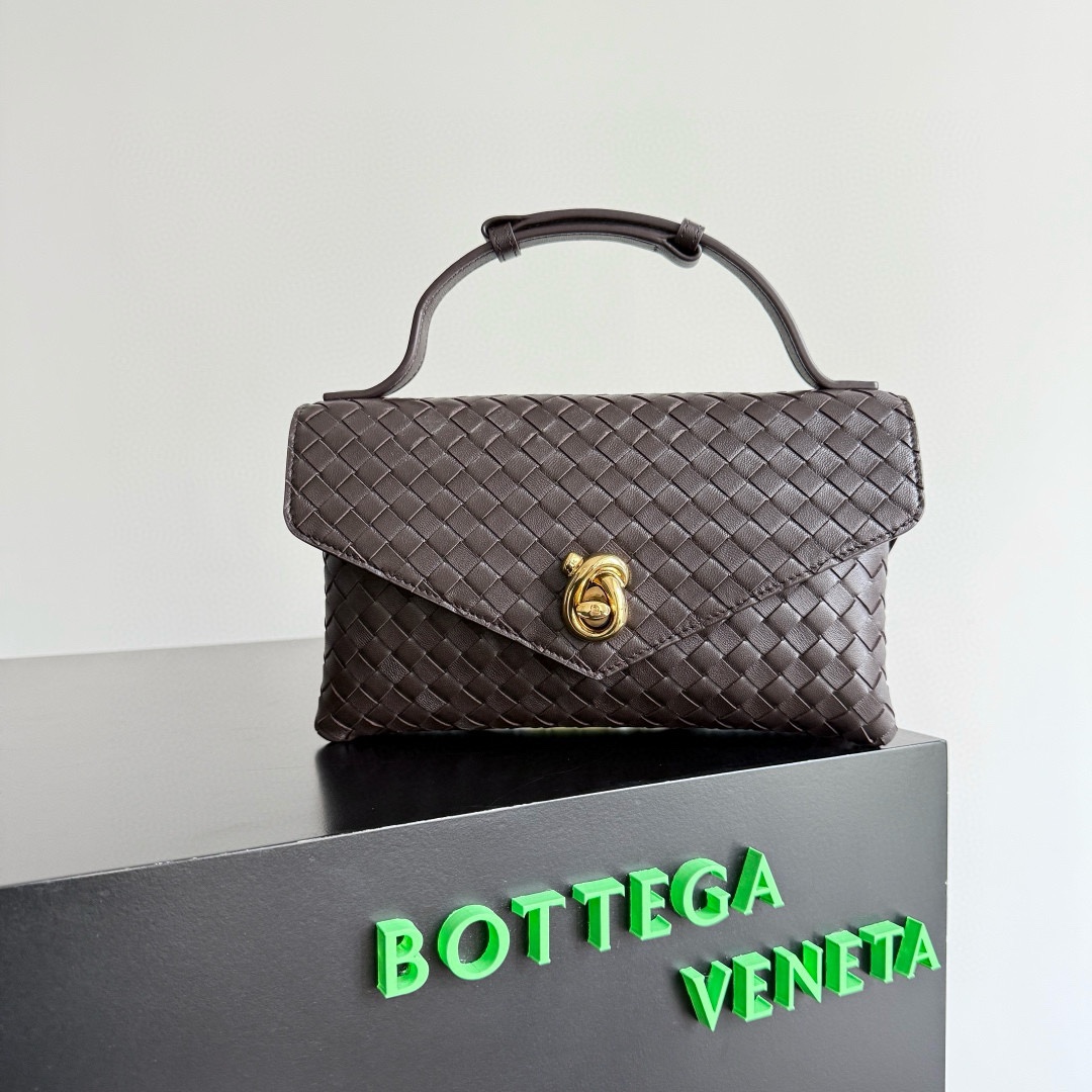 B.v 25🆕Summer new Knot Lock crossbody bag The handbag is made of the brand's most iconic Intrecciato woven sheepskin body - Image 2