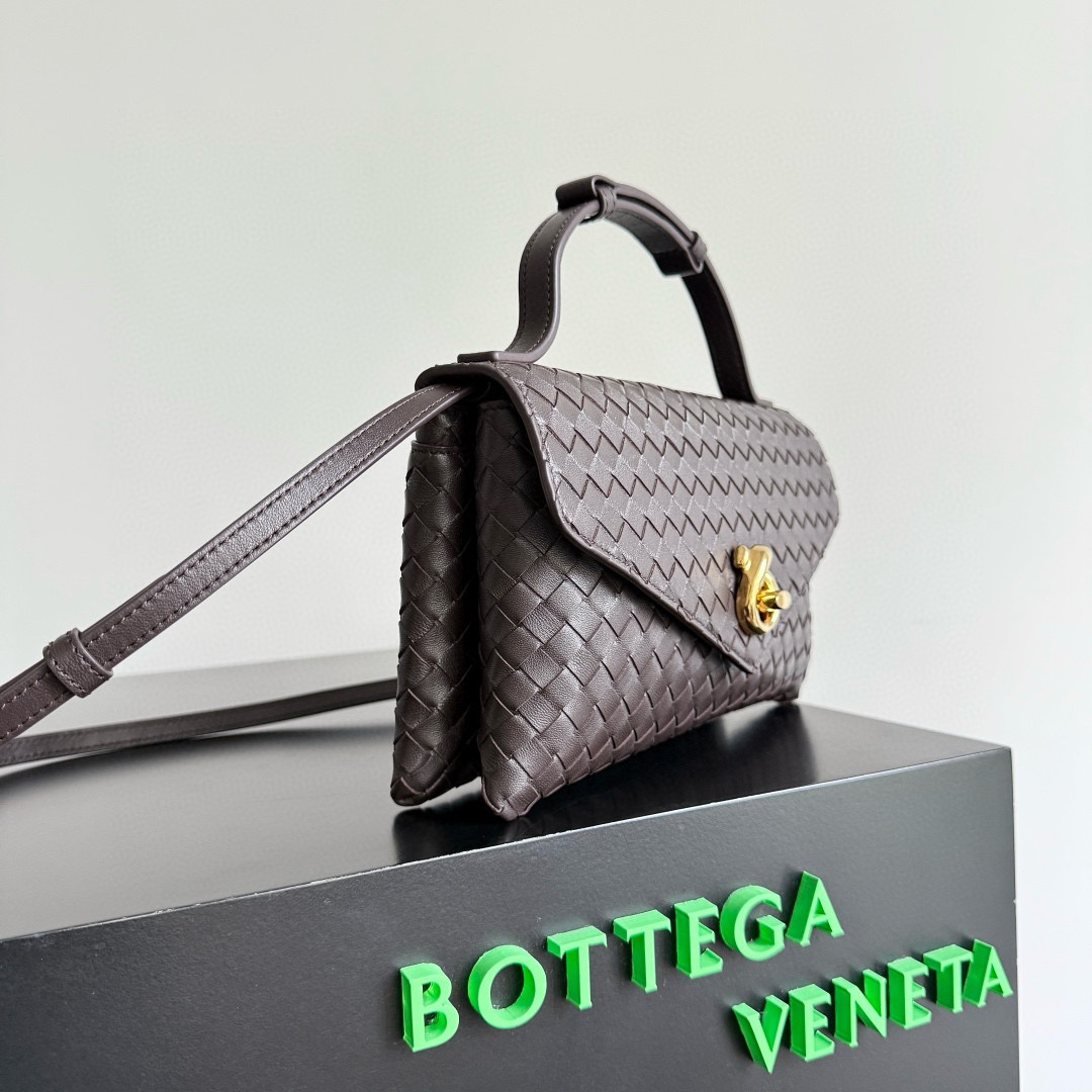B.v 25🆕Summer new Knot Lock crossbody bag The handbag is made of the brand's most iconic Intrecciato woven sheepskin body - Image 4