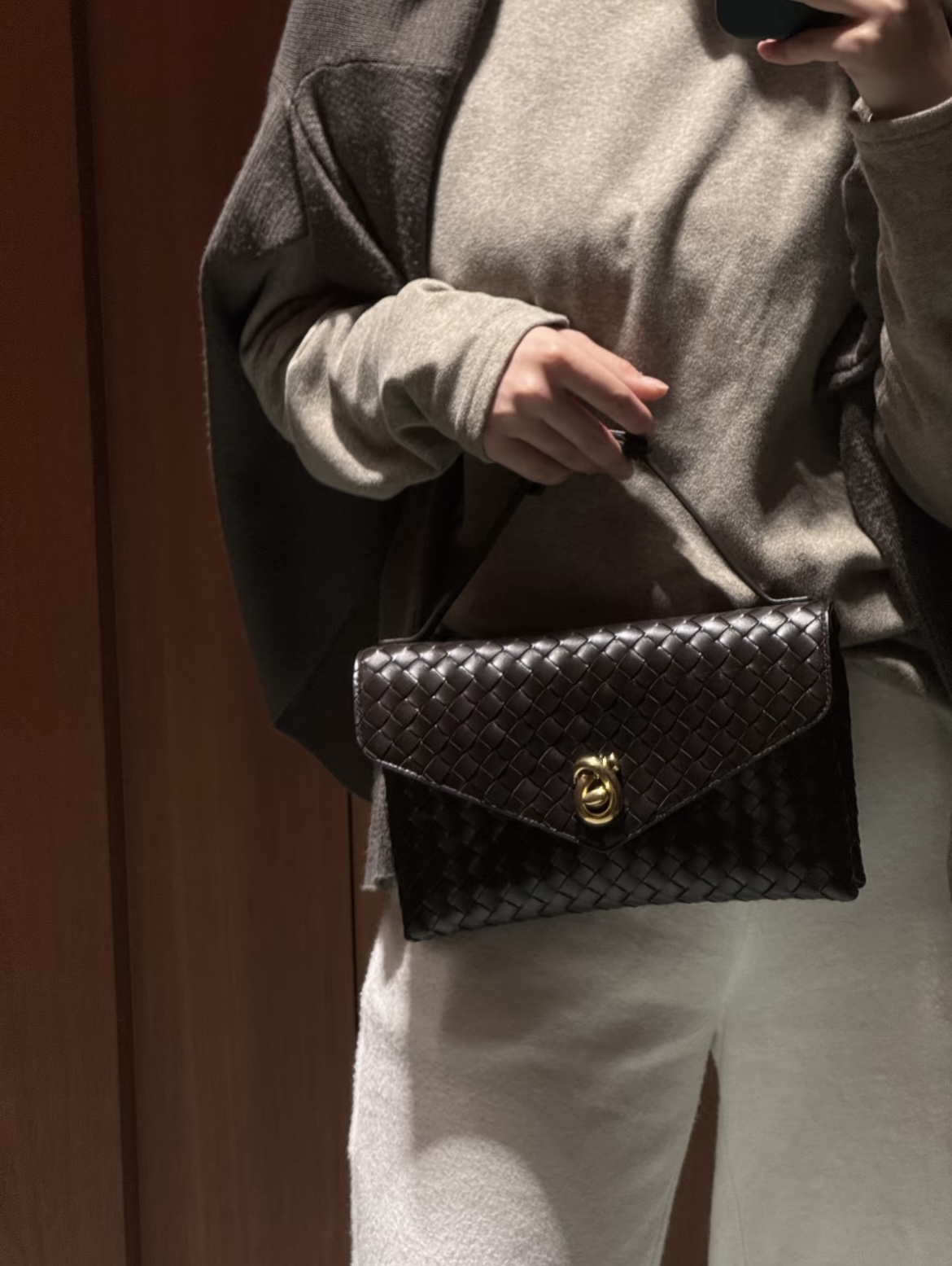 B.v 25🆕Summer new Knot Lock crossbody bag The handbag is made of the brand's most iconic Intrecciato woven sheepskin body - Image 12