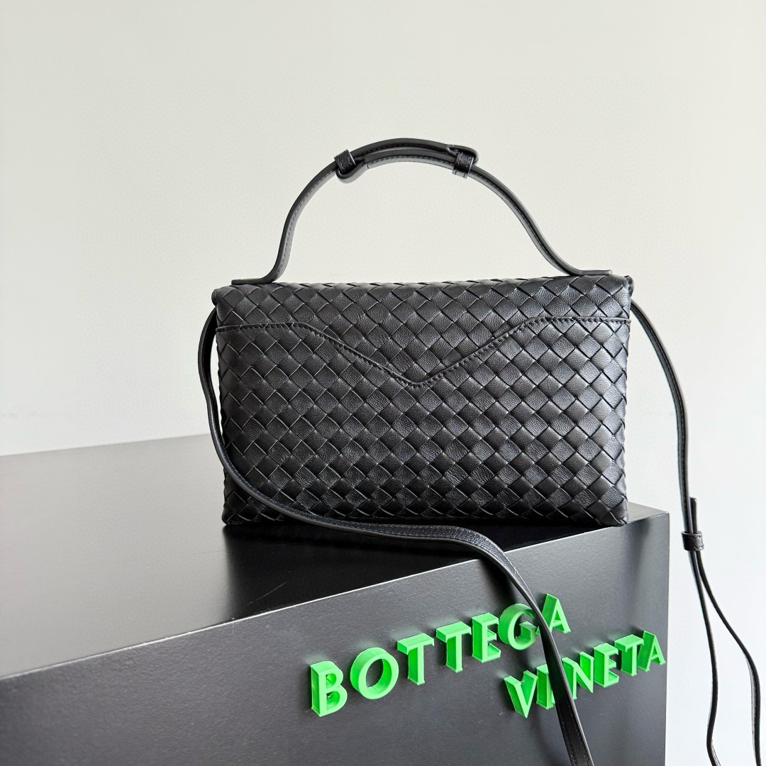 B.v 25🆕Summer new Knot Lock crossbody bag The handbag is made of the brand's most iconic Intrecciato woven sheepskin body - Image 3
