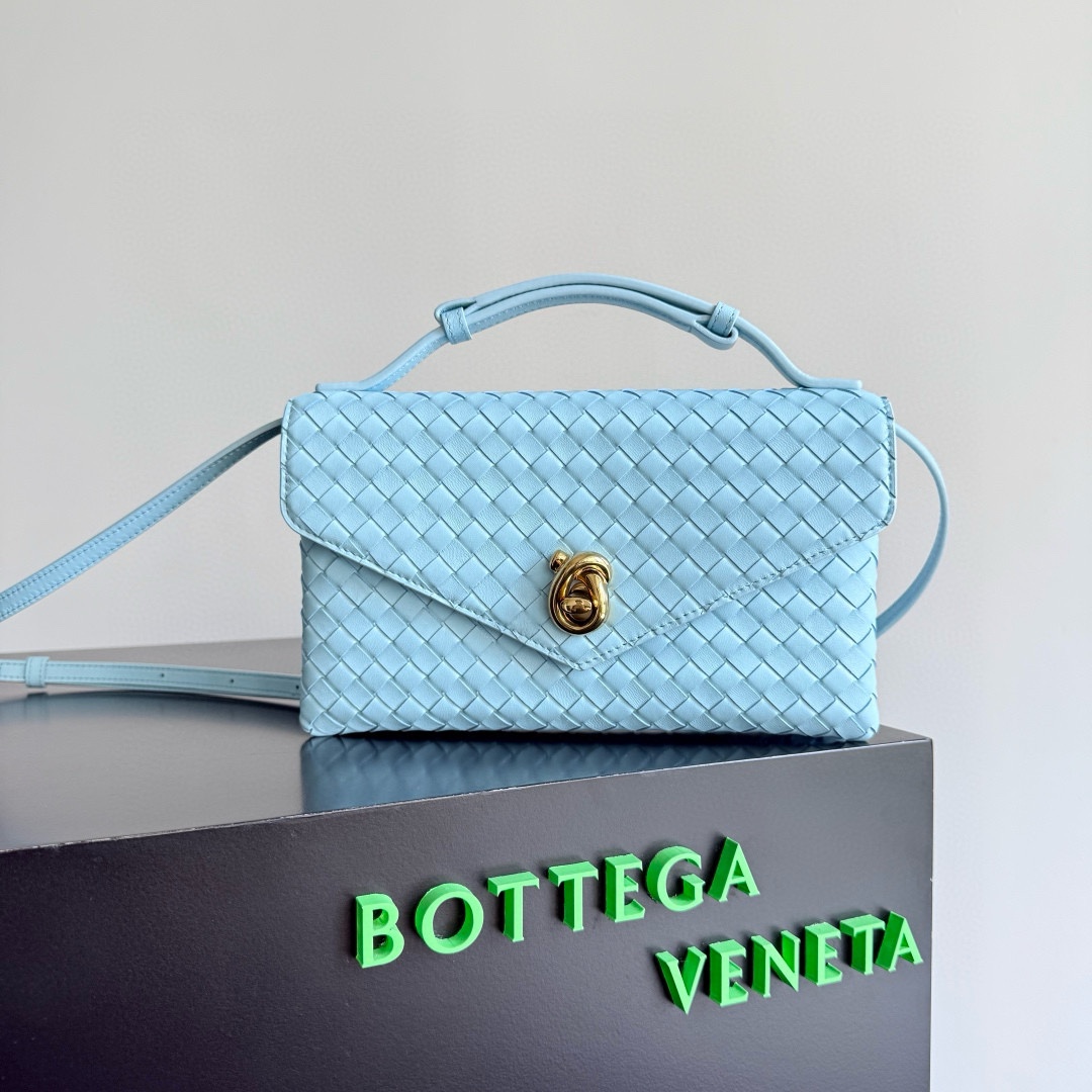 B.v 25🆕Summer new Knot Lock crossbody bag The handbag is made of the brand's most iconic Intrecciato woven sheepskin body