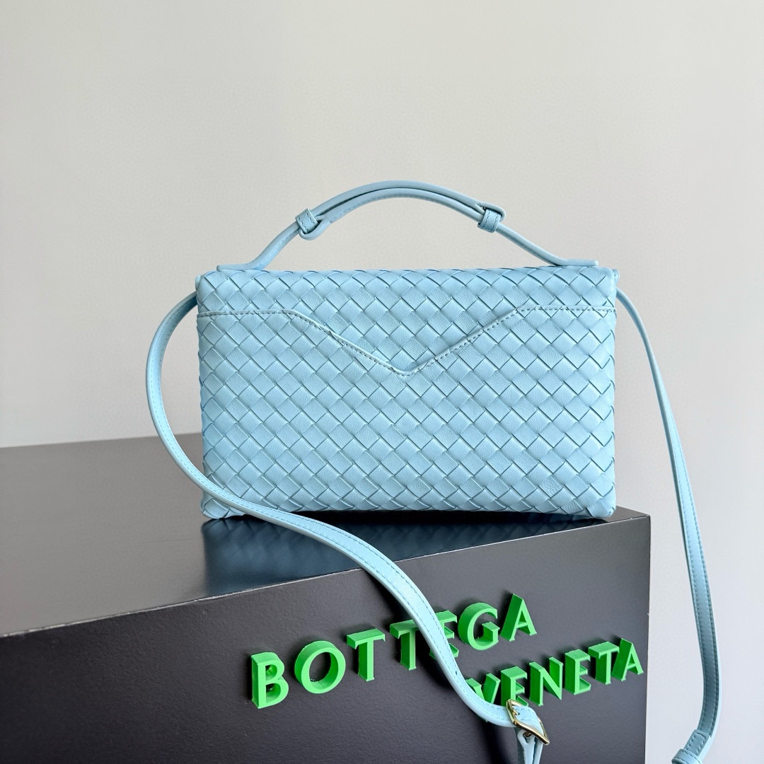 B.v 25🆕Summer new Knot Lock crossbody bag The handbag is made of the brand's most iconic Intrecciato woven sheepskin body - Image 3