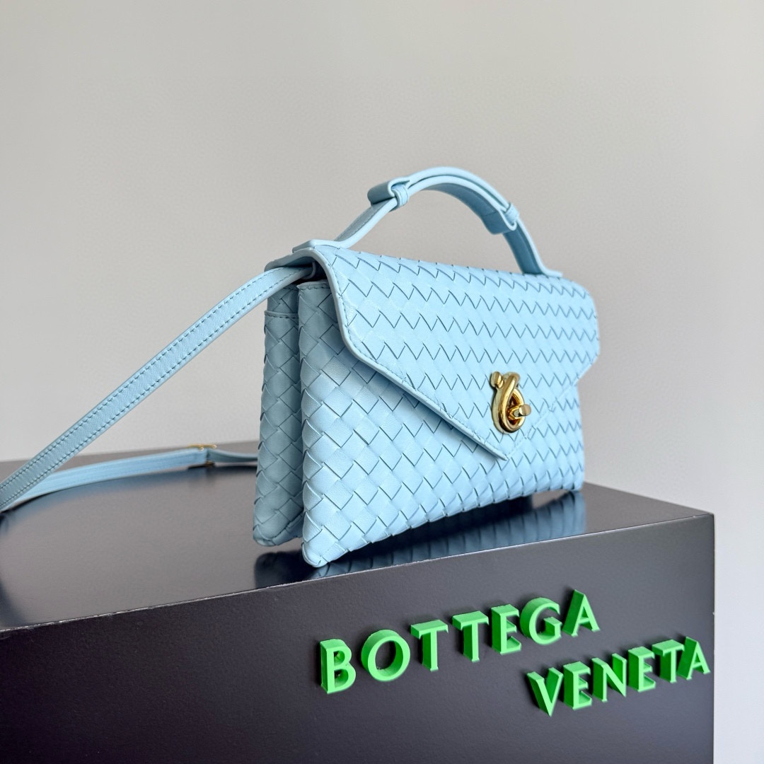 B.v 25🆕Summer new Knot Lock crossbody bag The handbag is made of the brand's most iconic Intrecciato woven sheepskin body - Image 4