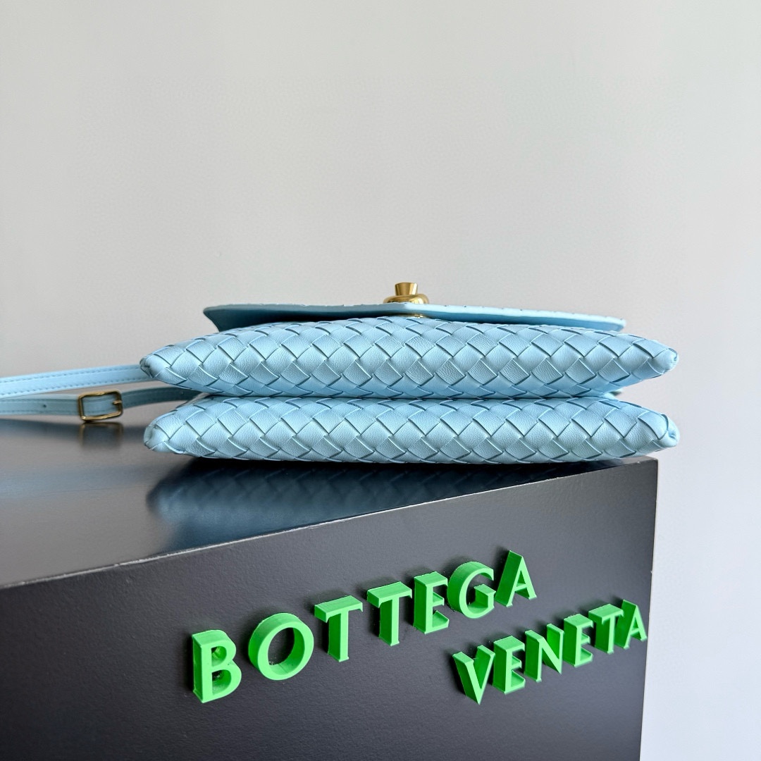 B.v 25🆕Summer new Knot Lock crossbody bag The handbag is made of the brand's most iconic Intrecciato woven sheepskin body - Image 5