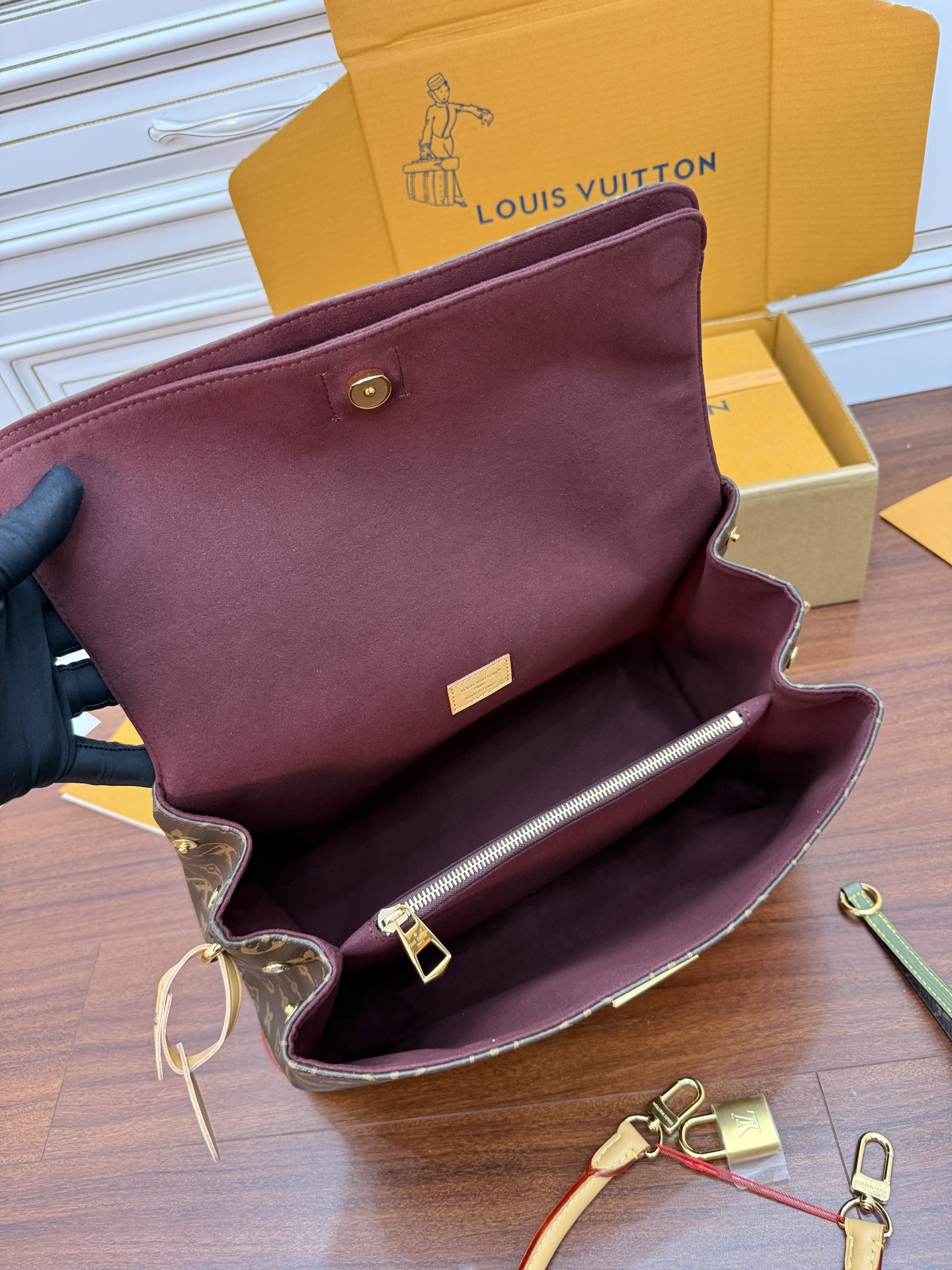 M14473 (163 dynamic UID) imported rhombus fabric (quality and materials are upgraded again for the ninth time, counters are synchronized, dynamic electronic chips, gift bags, protective paper, copper plate electronic labels, certificates) The leather is genuine OEM Italian A-grade tree paste leather (private product) It is a channel product: it is quality, hardware, fabric, handwork, oil edges, it is A-grade production, the photo taken is consistent with the product, and the complete package on the picture - Image 8