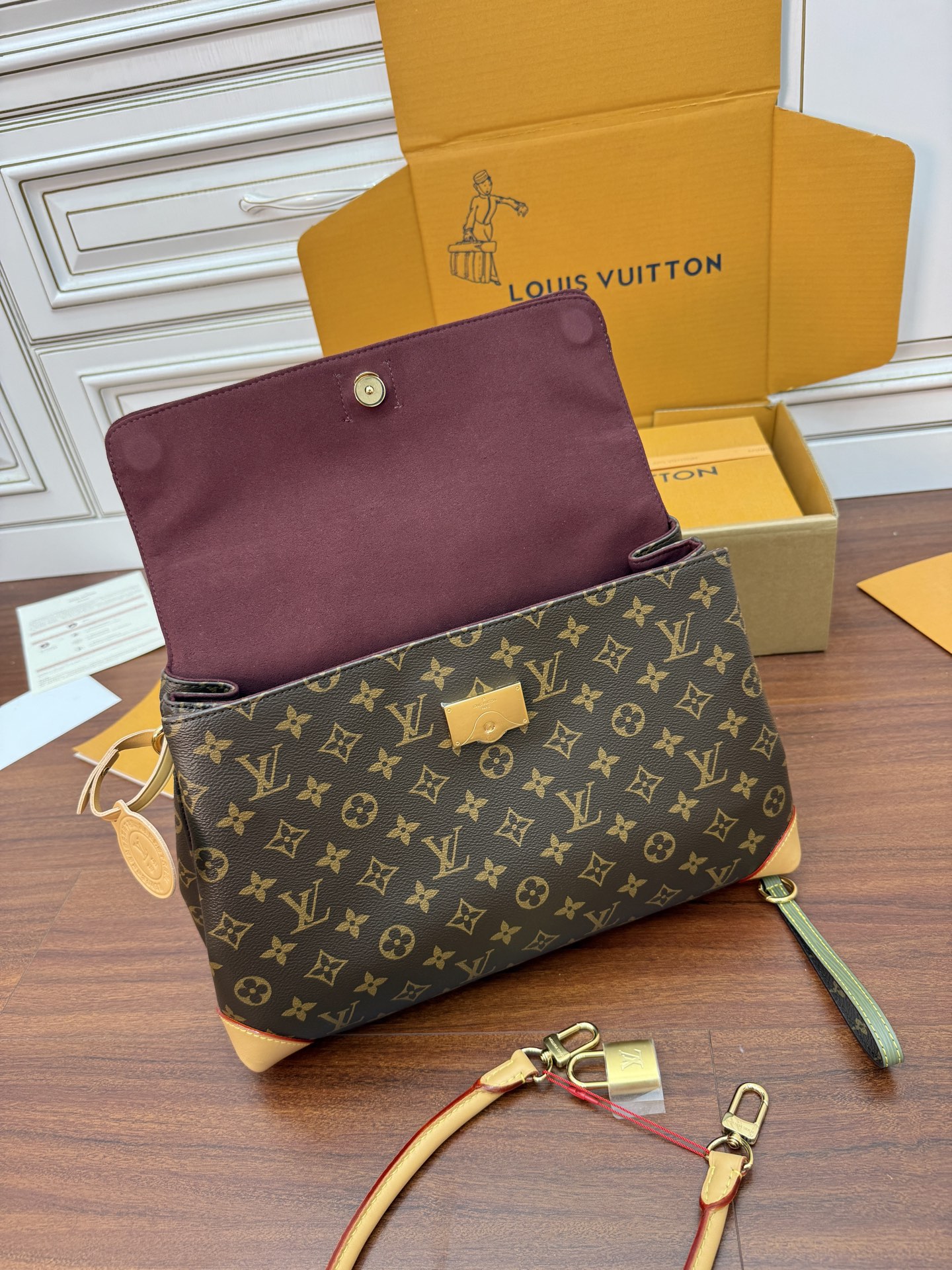 M14473 (163 dynamic UID) imported rhombus fabric (quality and materials are upgraded again for the ninth time, counters are synchronized, dynamic electronic chips, gift bags, protective paper, copper plate electronic labels, certificates) The leather is genuine OEM Italian A-grade tree paste leather (private product) It is a channel product: it is quality, hardware, fabric, handwork, oil edges, it is A-grade production, the photo taken is consistent with the product, and the complete package on the picture - Image 9