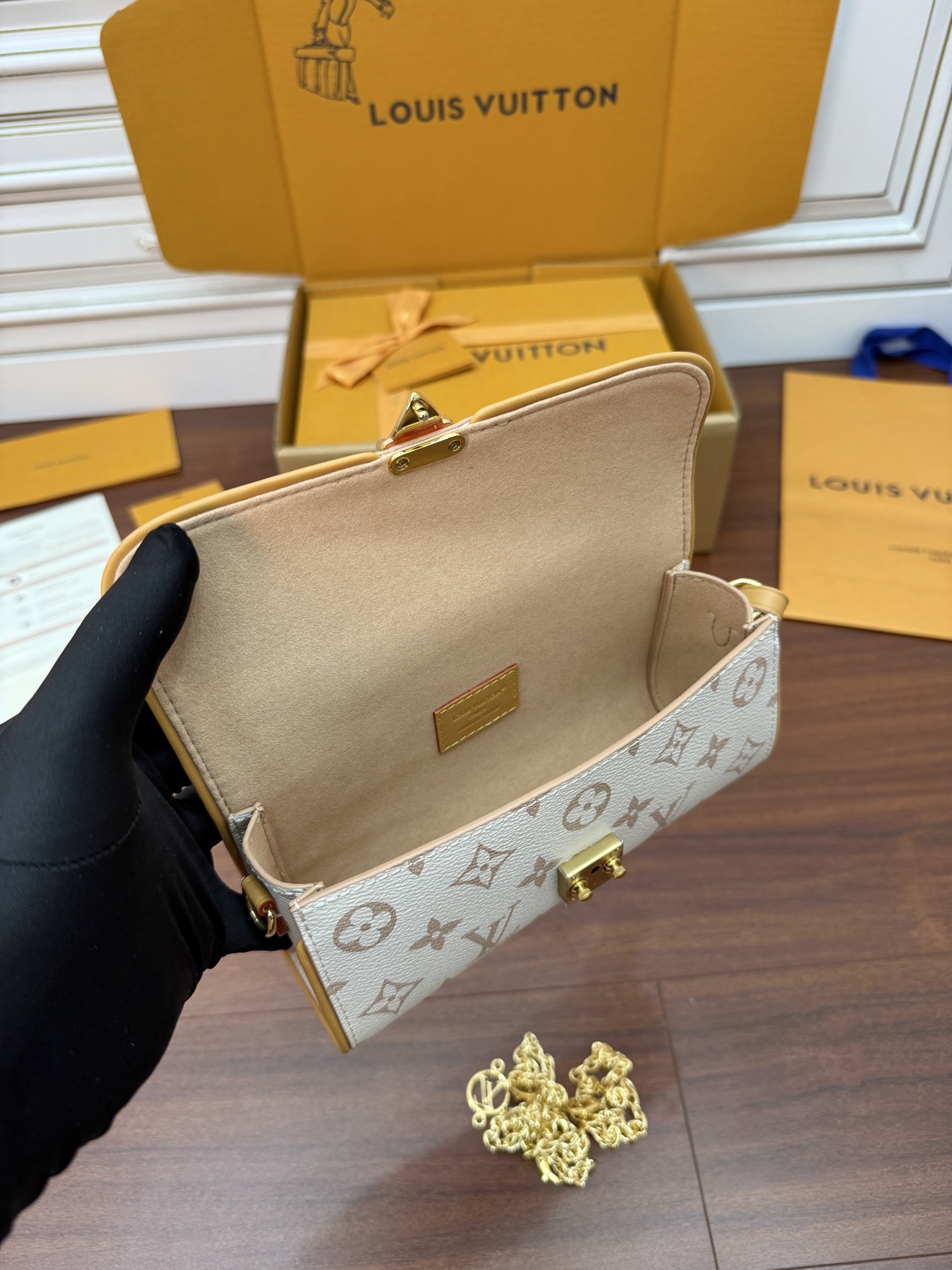 M26583 (163 dynamic UID) imported rhombus fabric (quality and materials are upgraded again for the ninth time, counters are synchronized, dynamic electronic chips, gift bags, protective paper, copper plate electronic labels, certificates of conformity) The leather is genuine OEM Italian A-grade tree paste leather (private product), the quality, hardware, fabric, handwork, oil edges, is A-grade production, the photo taken is consistent with the product, and the complete package on the picture - Image 7