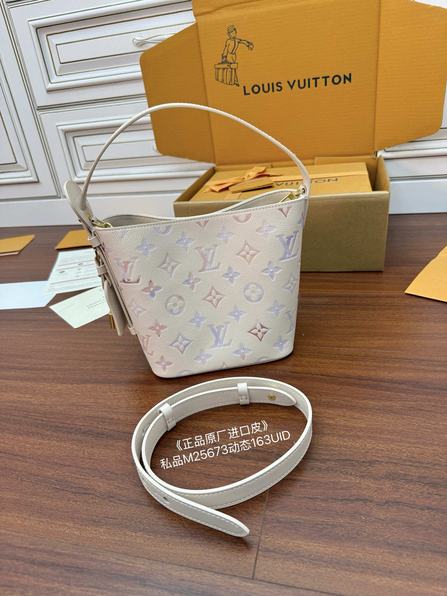 M25673 imported rhombus fabric (quality and materials upgraded again for the ninth time, counter synchronization, dynamic electronic chip, gift bag, protective paper, copper plate electronic label, certificate of conformity) The leather is a genuine foundry, Italian A-grade tree paste leather (private product), the quality, hardware, fabric, handwork, oil edges, is an A-grade product, the photo taken is consistent with the product, and the complete package on the picture