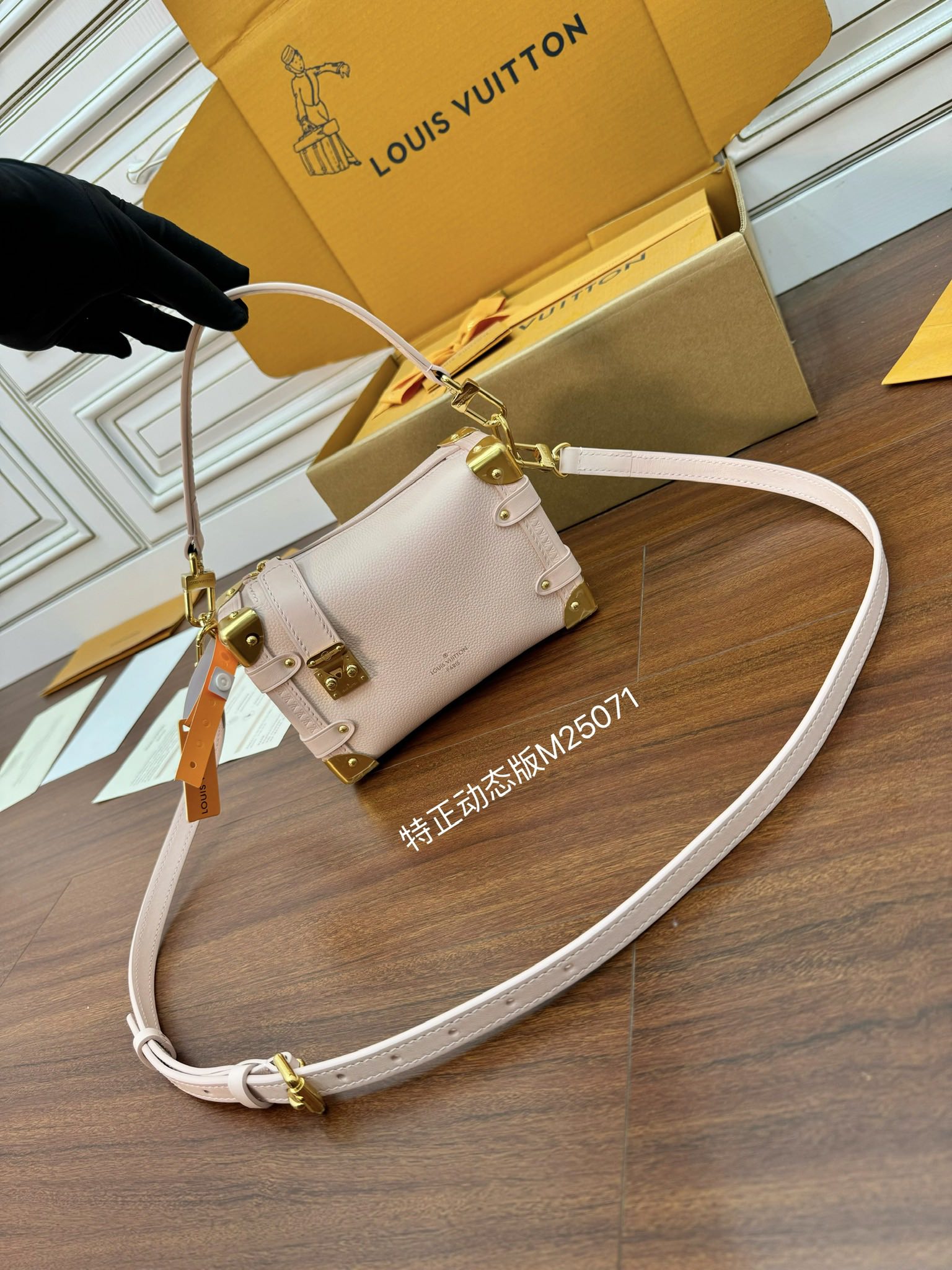 M25071 dynamic electronic chip, gift bag, protective paper, copperplate electronic label, certificate) The leather is genuine OEM Italian A-grade leather (super genuine): the so-called super genuine