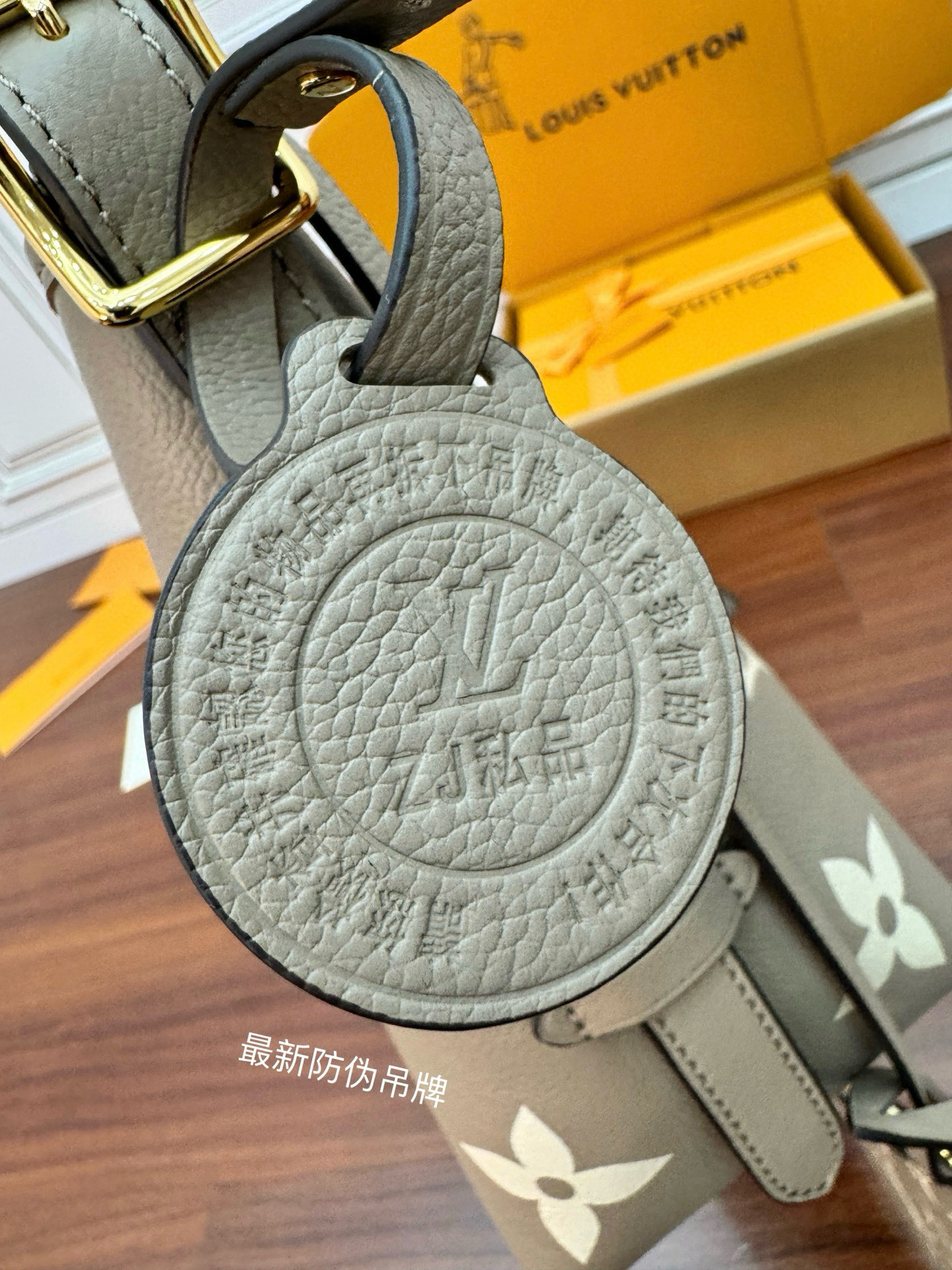 M47180 imported original leather - Image 3