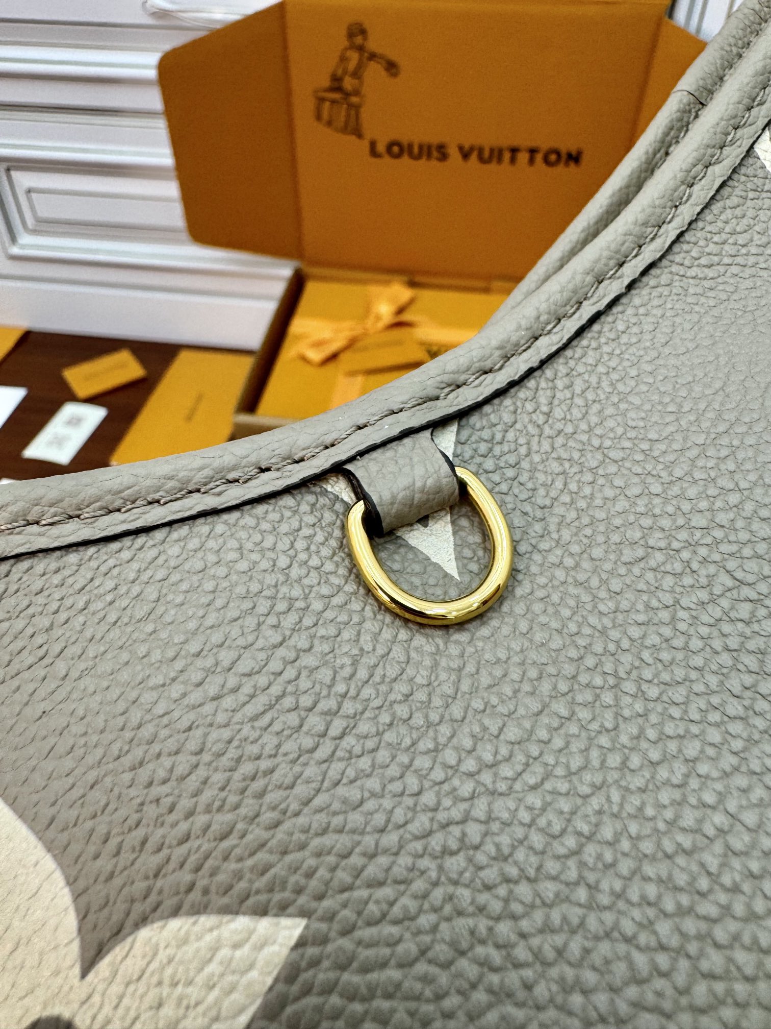 M47180 imported original leather - Image 8